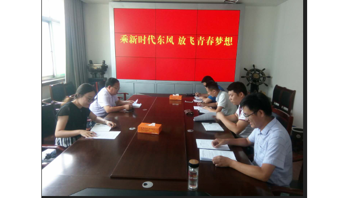 縣畜牧獸醫(yī)局團(tuán)支部學(xué)習(xí)傳達(dá)貫徹團(tuán)十八大精神