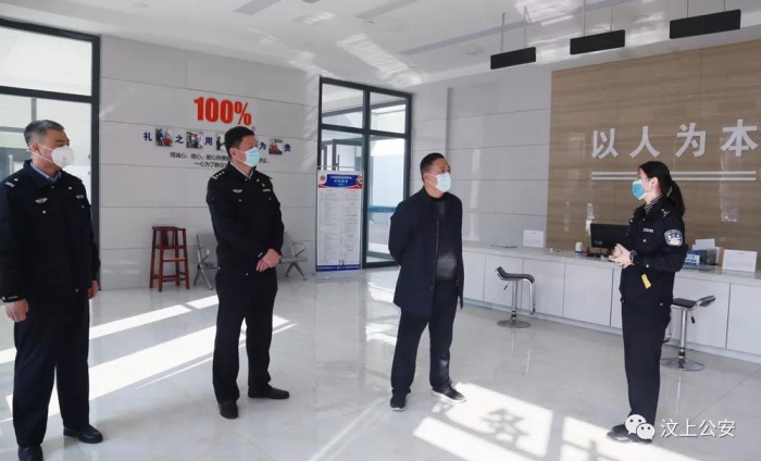 副縣長、公安局局長許文祥督導(dǎo)疫情防控工作