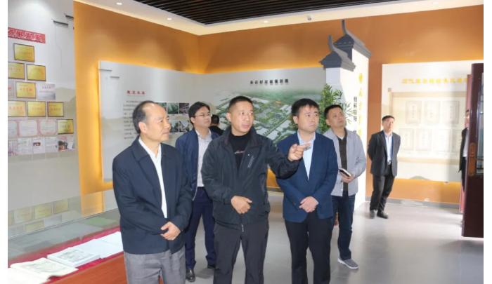 縣加強農(nóng)村基層黨組織建設(shè)工作總隊隊長劉玉海一行到次邱鎮(zhèn)調(diào)研指導(dǎo)工作